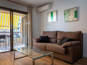 TV - Apartment with Pool, 150m from Beach, Parking Included (Torredembarra)