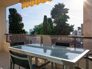 تناول الطعام بالخارج