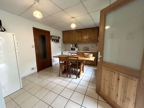 Dining - Cozy 2-Room Apartment with Garden, Near Ski Lifts and Shops, Pet-Friendly (Le Monêtier-les-Bains)