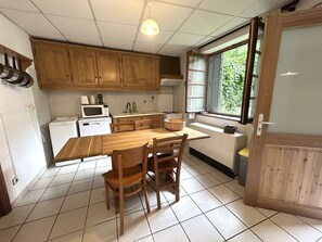 Kühlschrank, Mikrowelle, Geschirrspüler