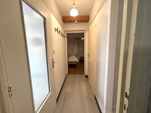 Interior - Cozy 2-Room Apartment with Garden, Near Ski Lifts and Shops, Pet-Friendly (Le Monêtier-les-Bains)