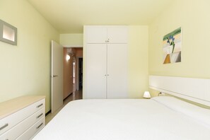 1 chambre, fer et planche à repasser, Wi-Fi gratuit, draps fournis