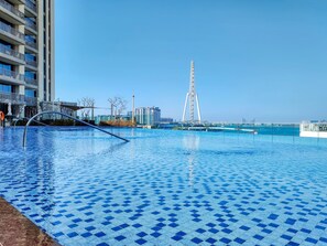 Outdoor pool - Maison Privee - Serene Apt w/ Large Patio Cls to Bluewaters & JBR (Dubai)