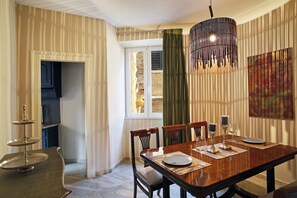 Superior Apartment | Dining room - Pheelia Suite by Corfuescapes (Corfu)