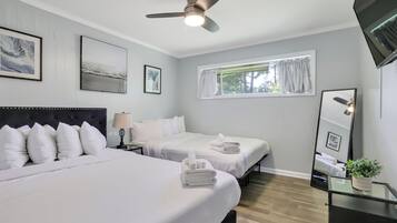 3 bedrooms, desk, iron/ironing board, travel crib