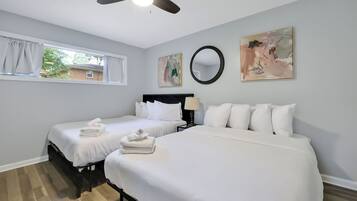 3 chambres, bureau, fer et planche Ă repasser, lit parapluie