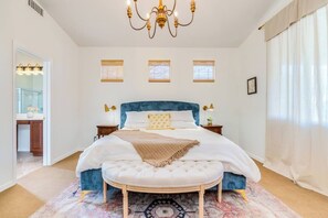 4 bedrooms, desk, free WiFi, bed sheets