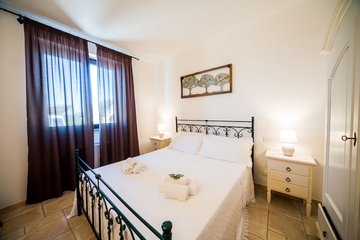 1 bedroom, premium bedding, down duvets, individually decorated