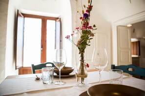Trullo Deluxe max 5p | Businesscentrum in de kamer