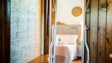 Suite King Deluxe max 4p | Premium bedding, down duvets, individually decorated