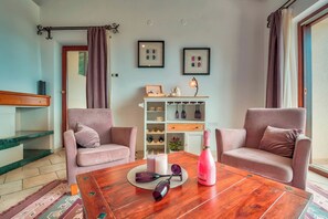Family Villa, 4 Bedrooms, Mountainside (Pool Villa Abbazia Seaview) | Dining room