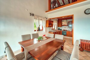 Villa familiare, camere multiple, lato montagna (Pool Villa Abbazia Seaview) | Ristoranti