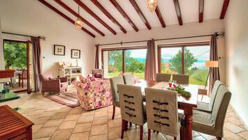 Family Villa, Multiple Bedrooms, Mountainside (Pool Villa Abbazia Seaview) | Dining
