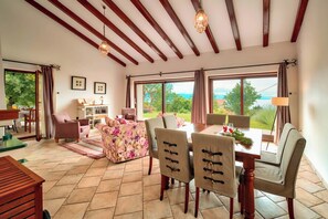 Familienvilla, Mehrere Schlafzimmer, Bergseite (Pool Villa Abbazia Seaview) | Speisen