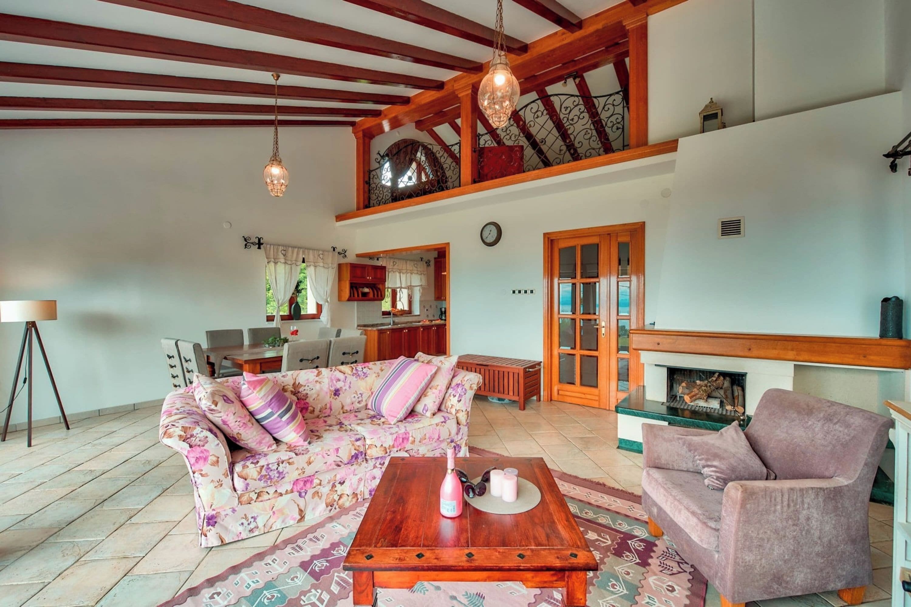 21-inch TV with digital channels, fireplace