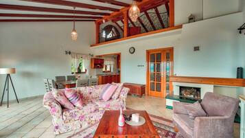 21-inch TV with digital channels, fireplace