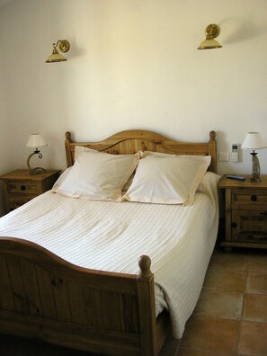 4 bedrooms, iron/ironing board, travel cot, free WiFi - MAS MAURICE MAS DANSAVAN in LUBERON Swimming pool air conditioning green space wifi (Oppède)