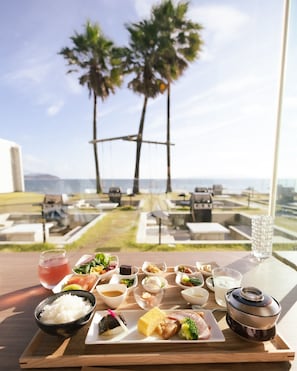 Daily buffet breakfast for a fee - ALBAHOTELANDGLAMPING (Fukuoka)