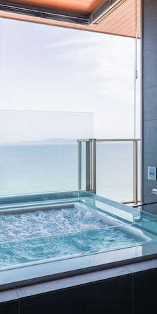 Romantic Suite | Bathroom | Jetted tub, rainfall showerhead, designer toiletries, hair dryer. ALBAHOTELANDGLAMPING