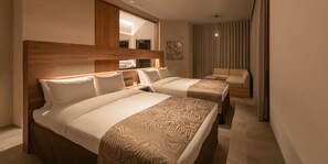 1 bedroom, hypo-allergenic bedding, down comforters, in-room safe - ALBAHOTELANDGLAMPING (Fukuoka)