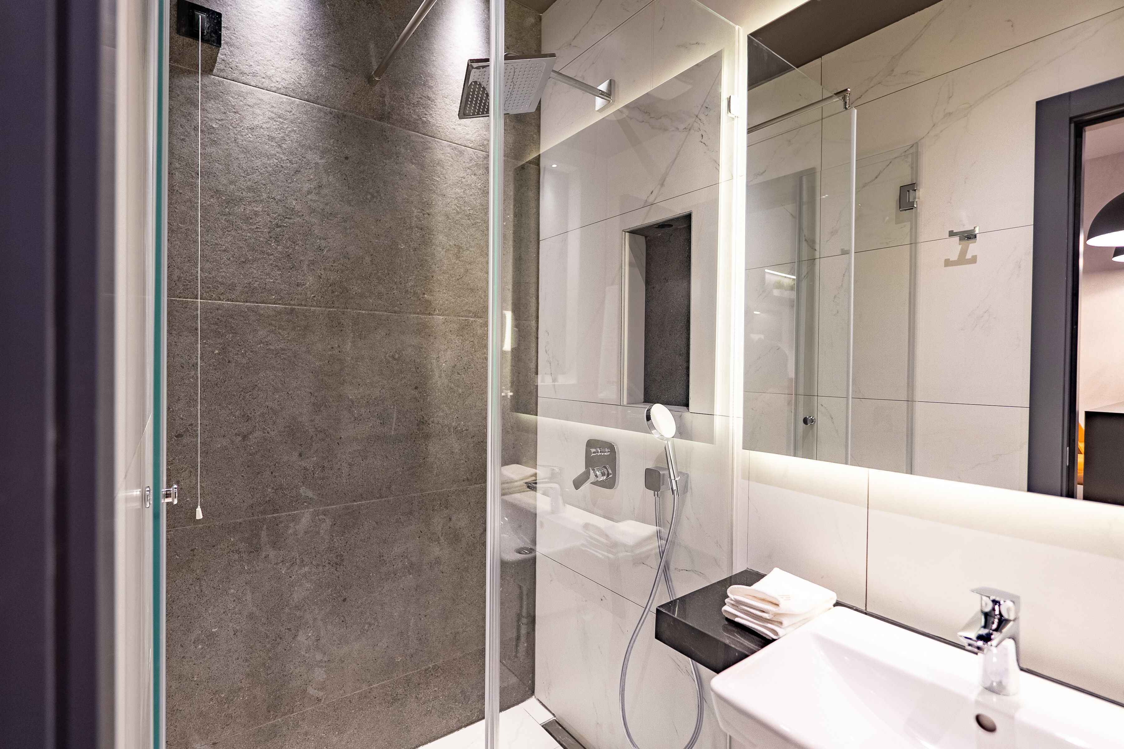 Superior Suite | Bathroom | Hair dryer, slippers, towels