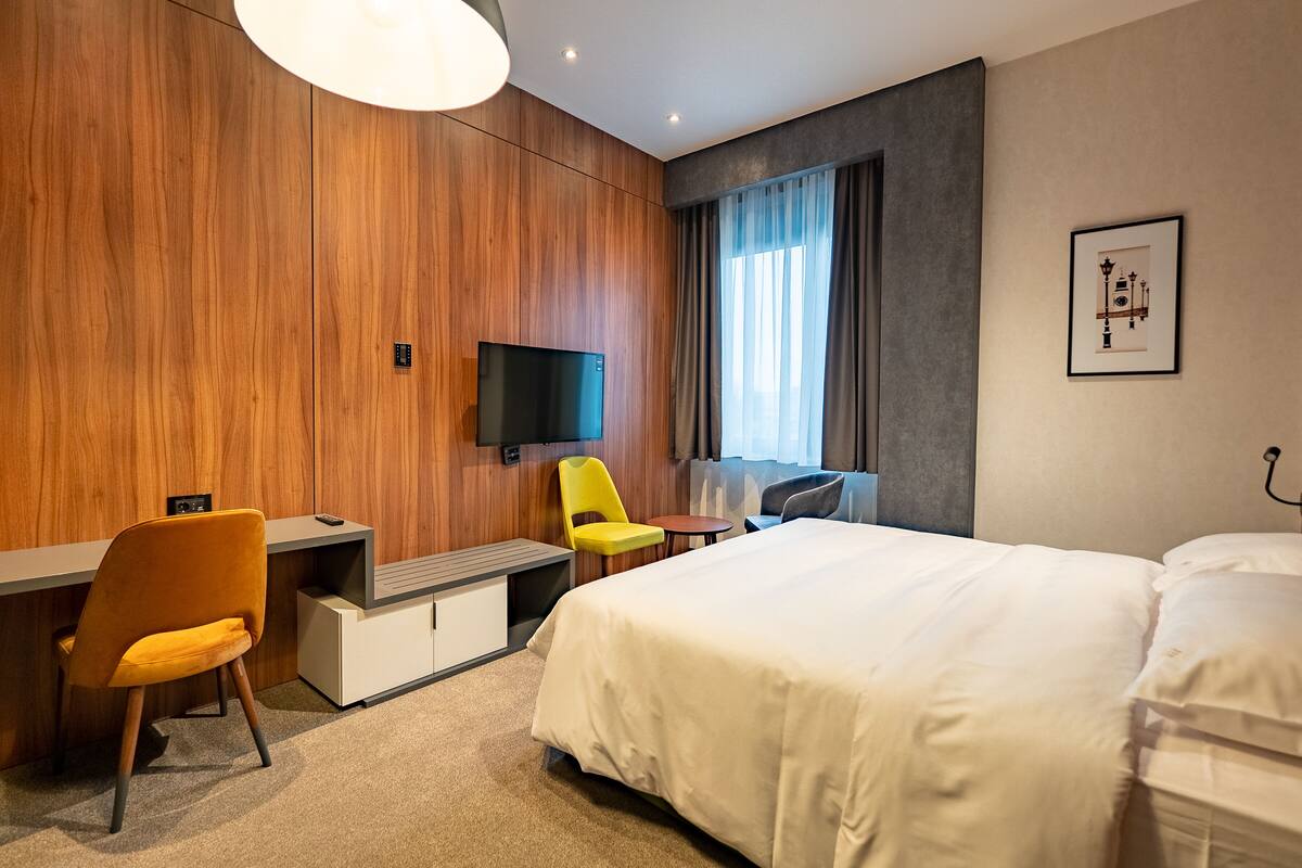 Ropa de cama de alta calidad y minibar