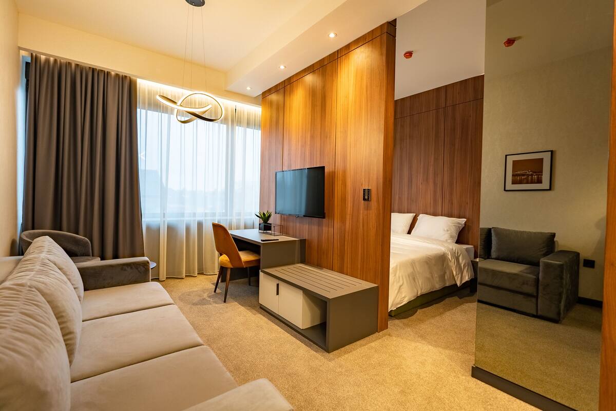 Ropa de cama de alta calidad y minibar