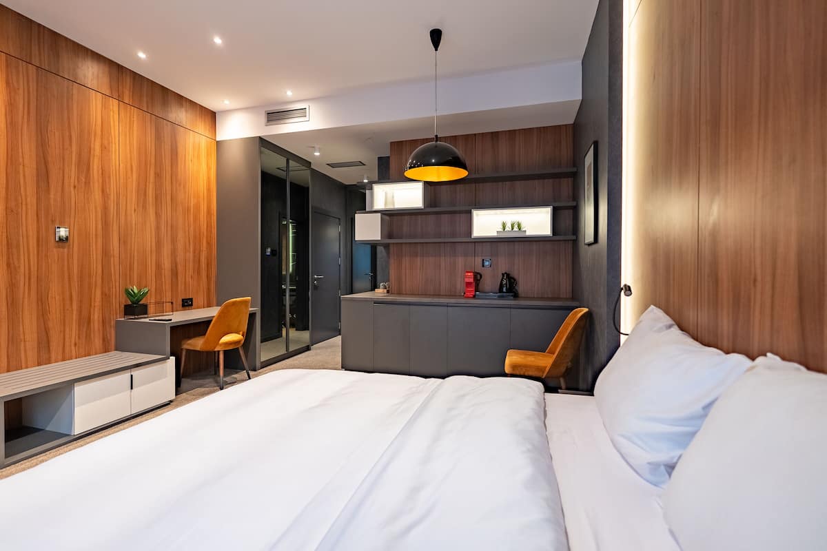 Ropa de cama de alta calidad y minibar