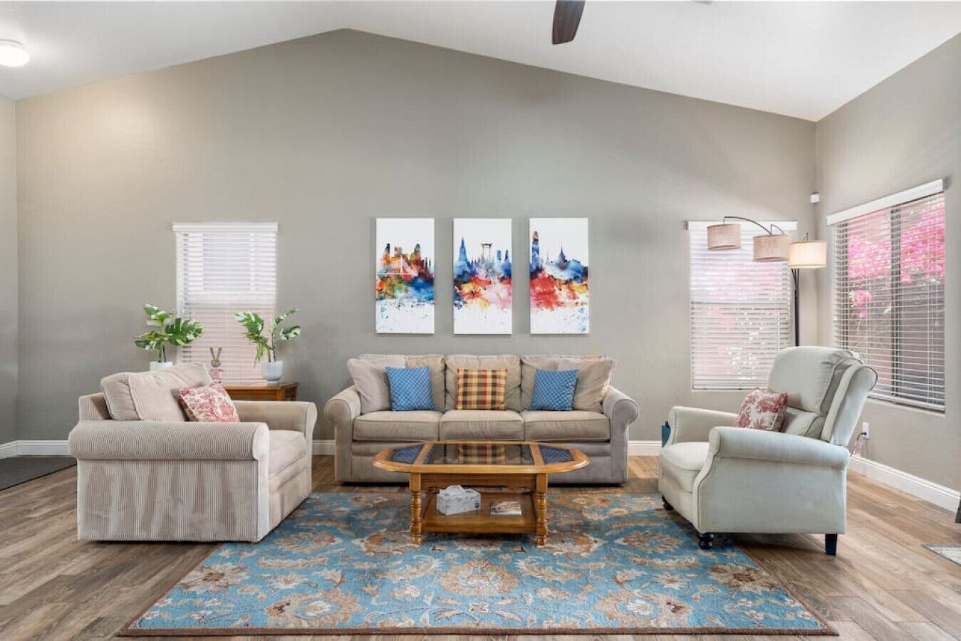 3BDRM home |KING bed|Private backyard|WFH