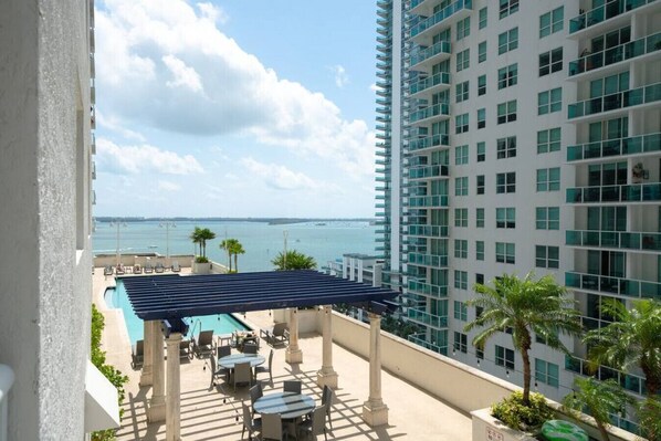 Outdoor dining - 2BR Heart of Brickell W/ Pool, Hot Tub, and Gym! (Miami)