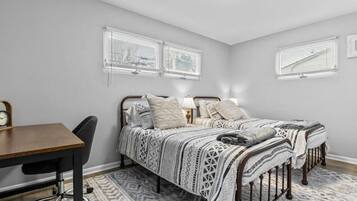 1 bedroom, desk, iron/ironing board, WiFi