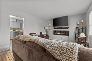 Télévision, cheminée