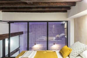 2 bedrooms, in-room safe, free WiFi, bed sheets - experience in triana (Sevilla)