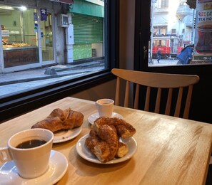 Daily continental breakfast (EUR 6 per person) - Li Hotel Pera (Istanbul)