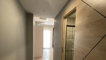 Dobbeltrom – deluxe | Minibarvarer (inkludert), safe på rommet, skrivebord og lydisolert