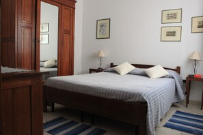 2 habitaciones, tabla de planchar con plancha, cuna de viaje y wifi 