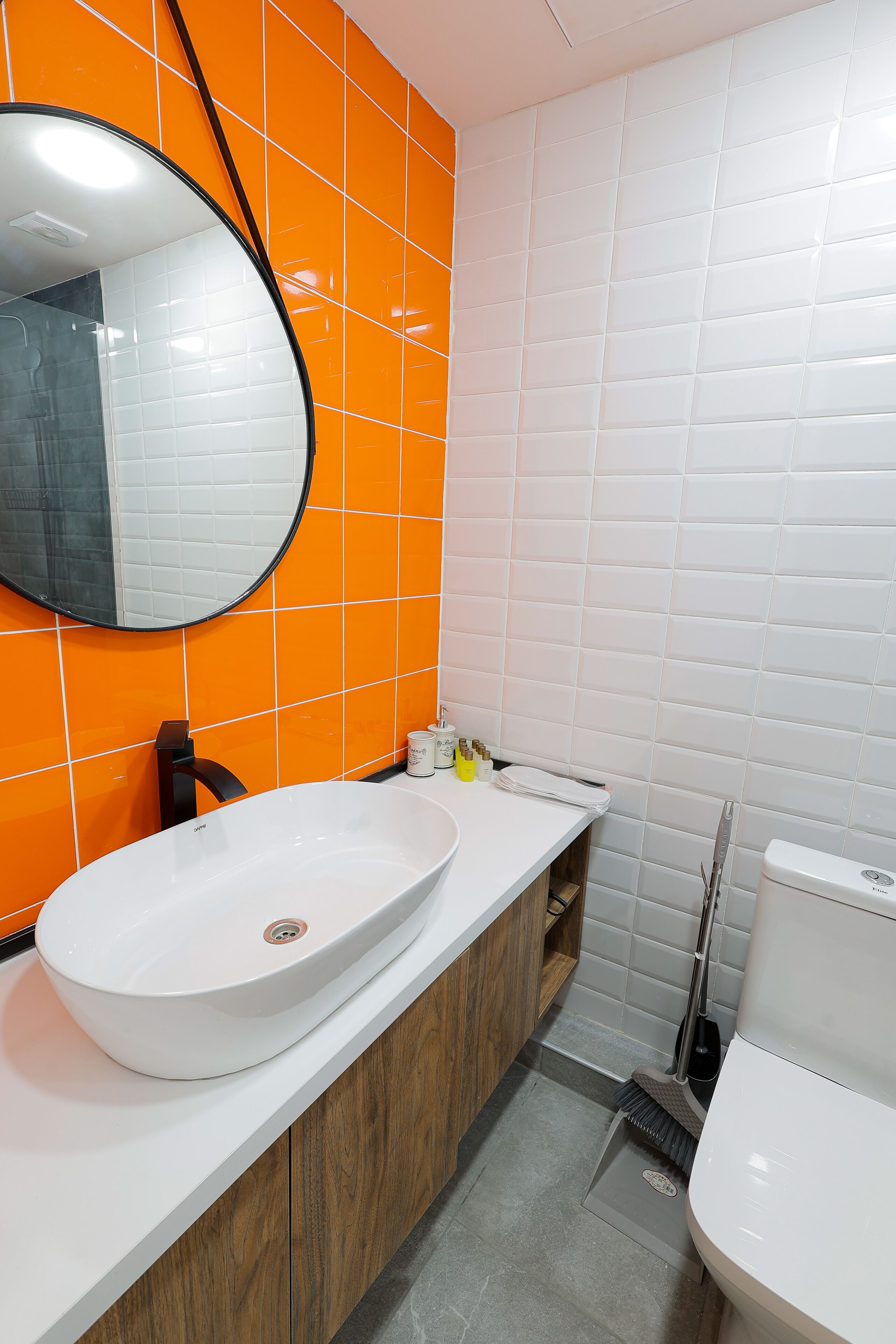 Apartamento | Baño | Artículos de higiene personal gratuitos, secador de pelo, jabón y champú
