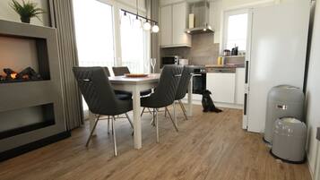 House | Private kitchen | Fridge, microwave, oven, stovetop