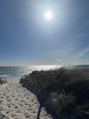 A sandy beach path leading to the ocean with a clear sky and sunlight. - Just 600 meters from the beach! Tourist tax included - Vacation Apartment No. 9 "Küstenglück" (Mönchgut)