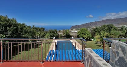 Doppel Ferienhaus mit Pool und Meerblick