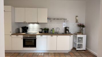 Kühlschrank, Ofen, Herdplatte, Geschirrspüler