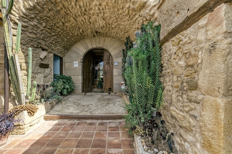 Exterior detail. Country House 'El Rebost Rural De Can Gat Vell' with Shared Pool, Wi-Fi and Air Conditioning