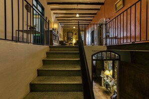 Interior - Country House 'El Rebost Rural De Can Gat Vell' with Shared Pool, Wi-Fi and Air Conditioning (Saus, Camallera i Llampaies)