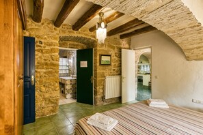 8 bedrooms, iron/ironing board, free WiFi, bed sheets