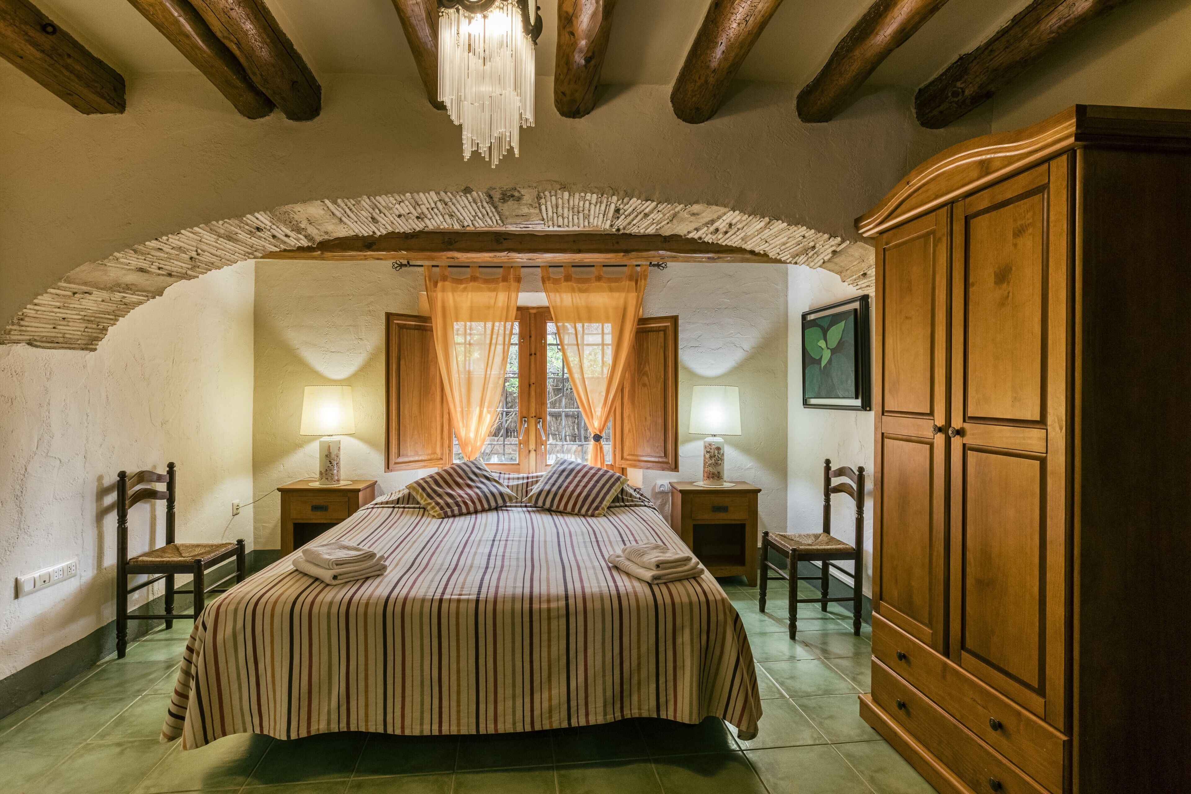 8 bedrooms, iron/ironing board, free WiFi, bed sheets