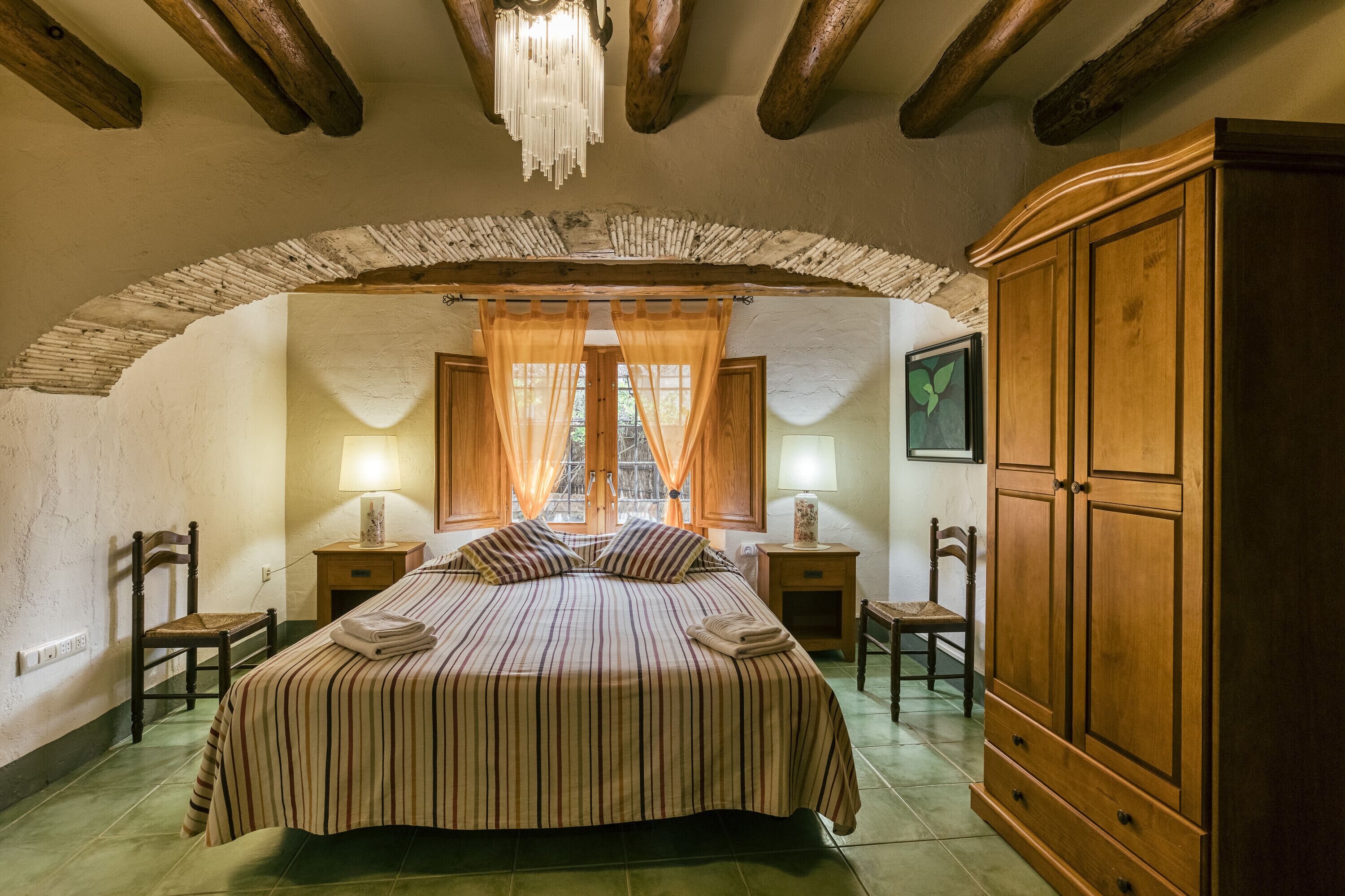 8 slaapkamers, een strijkplank/strijkijzer, gratis wifi, beddengoed