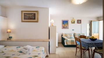 Iron/ironing board, free WiFi, bed sheets