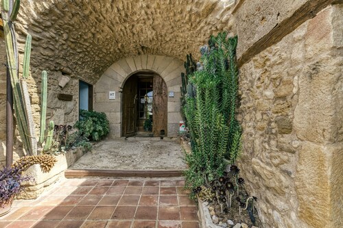 Country House 'Cal Secretari' with Shared Pool, Private Terrace and Wi-Fi
