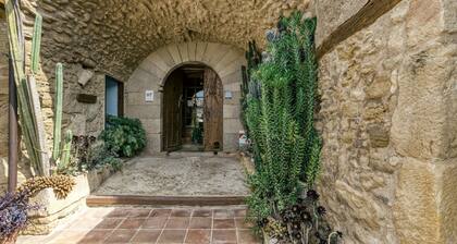 Country House 'Cal Secretari' with Shared Pool, Private Terrace and Wi-Fi