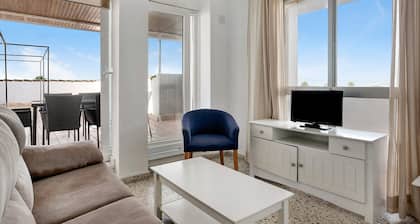 Appartement "Atico Conil Vistas - Sólo Familias" avec vue sur la mer, terrasses privées et Wi-Fi.